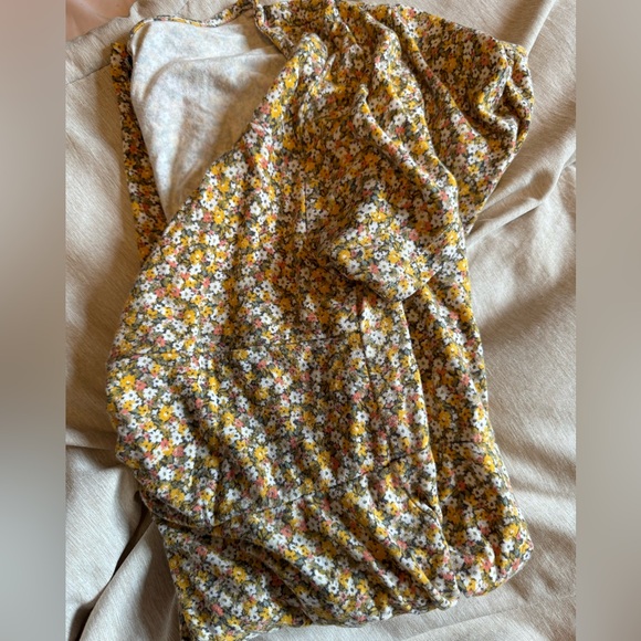 Floral print flows v neck short sleeve romper - Picture 4 of 4